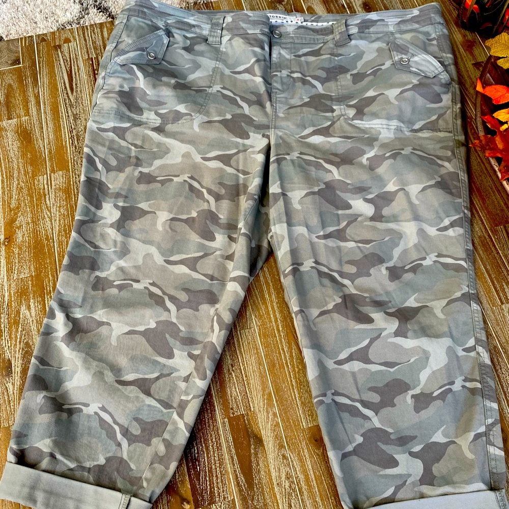 Plus Size TORRID Army Print Pants.  Size 28